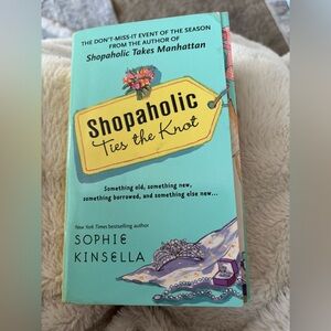 Shopaholic Ties the Knot Book
